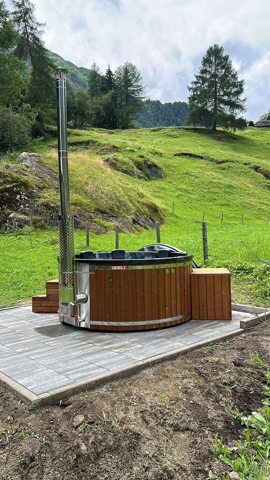 Gardenvity hot tub in green countryside – customer installation.